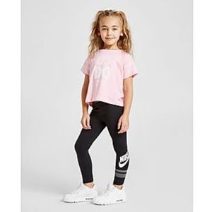 Girls: 20% off 3+ items!
